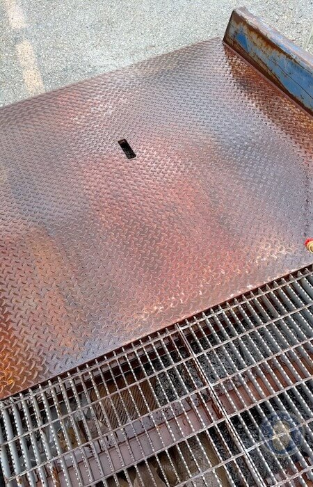 Bottom Apron: Close Up