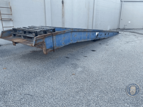 Top End, Full Side: Angle View