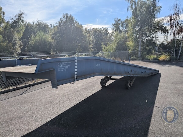 Top Apron, Right Side