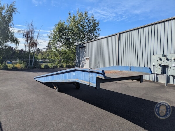 Top End, Left Side: Angle View