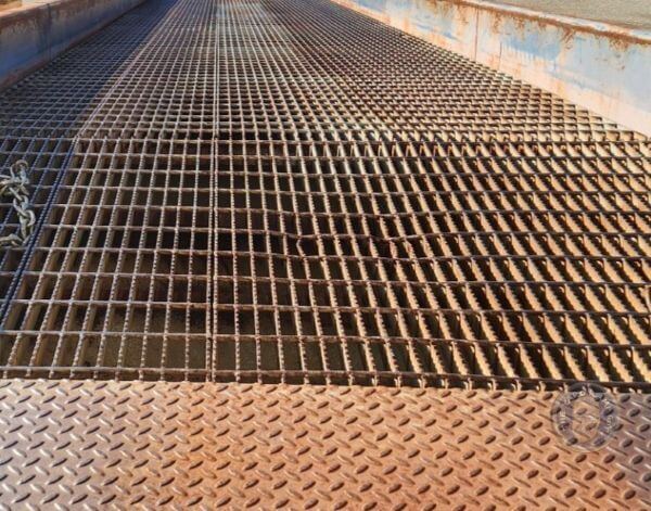 Upper Deck: Close Up